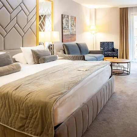 Hotell A - Park 5*